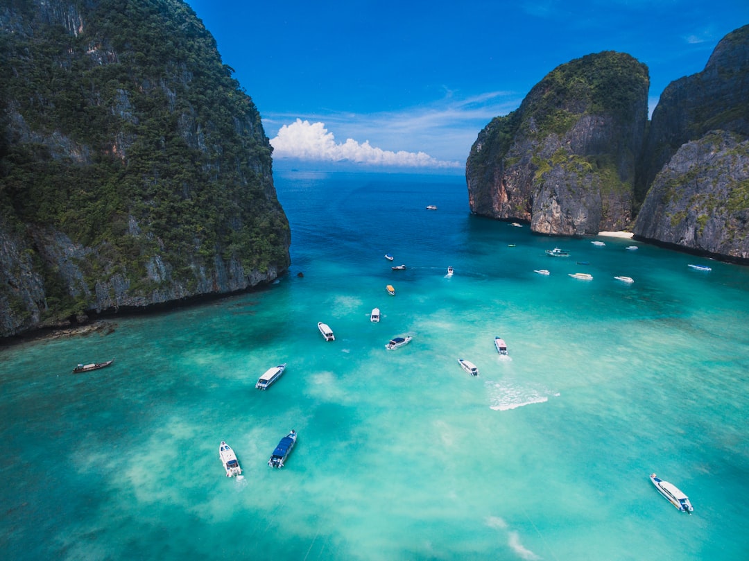 Egzotyczny Raj na Phuket: 11 Dni w 4* Hotelu z Basenem i Lotami!